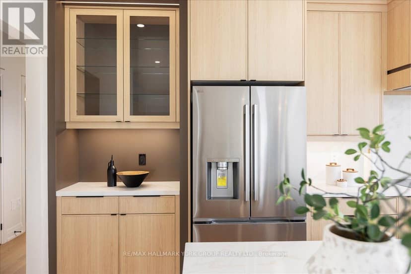 147 Lake Drive E — photo 10 of 40