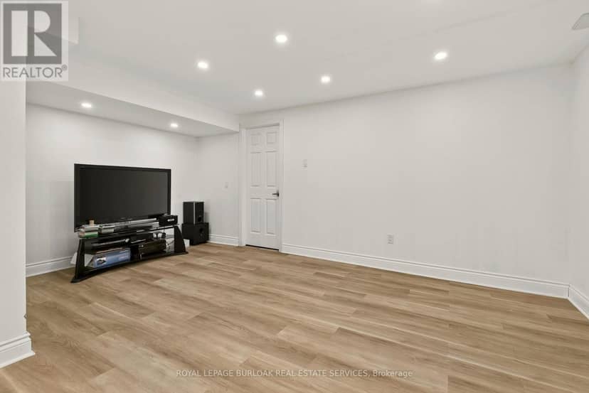 215 Burloak Drive — photo 35 of 40