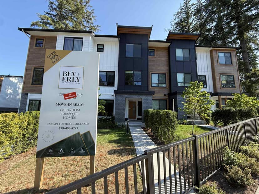 13 17538 100 AVENUE, Surrey, photo 2