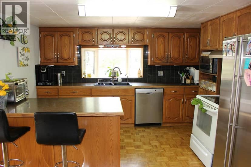 605 Rogers Avenue, Picture Butte, photo 6