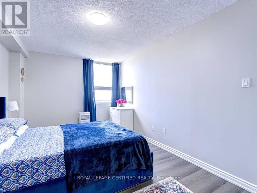 1209 - 2929 Aquitaine Avenue — photo 19 of 40