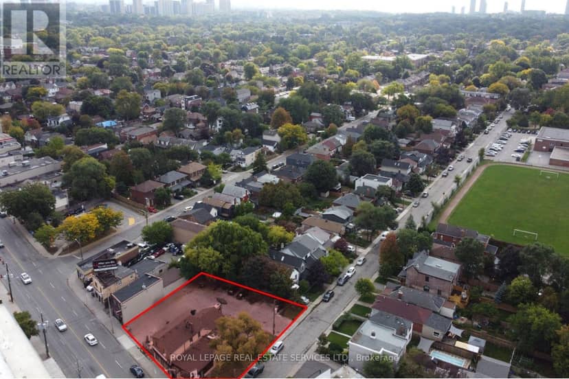 3513 Dundas Street W — photo 3 of 7