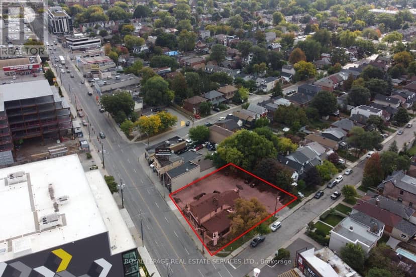 3513 Dundas Street W — photo 4 of 7