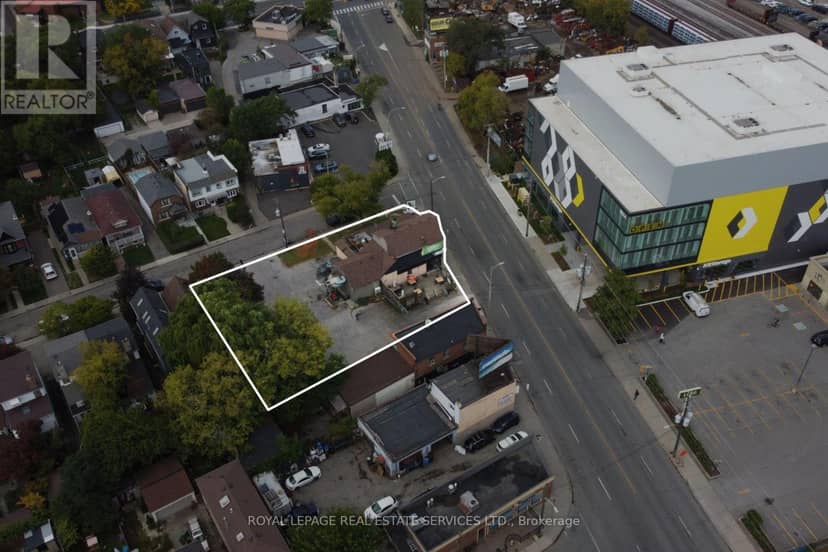 3513 Dundas Street W — photo 6 of 7