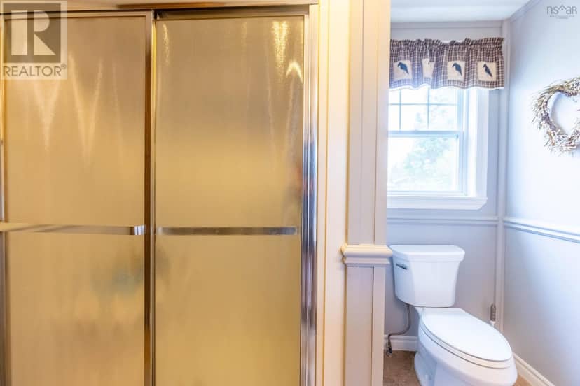 8 Lorne Crescent — photo 16 of 37