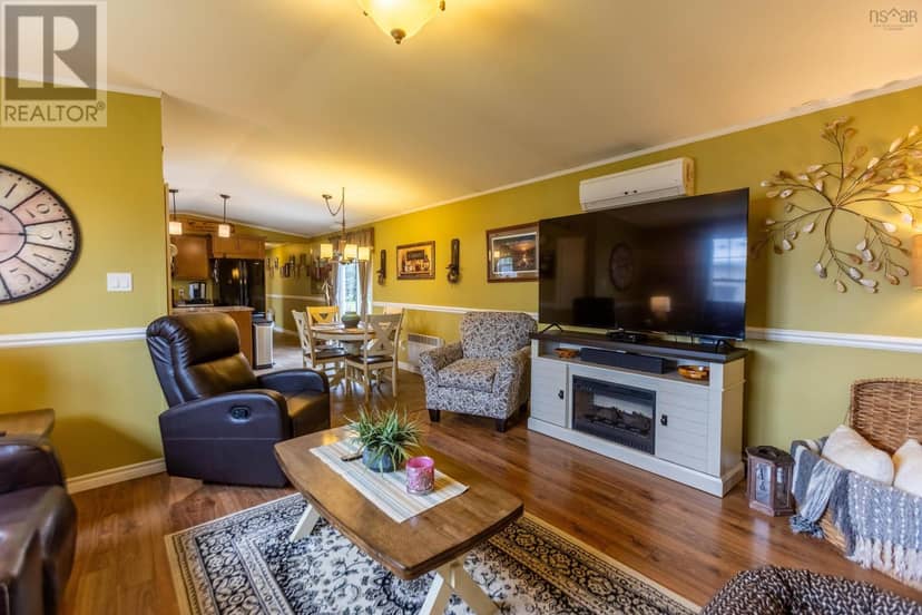 8 Lorne Crescent — photo 19 of 37