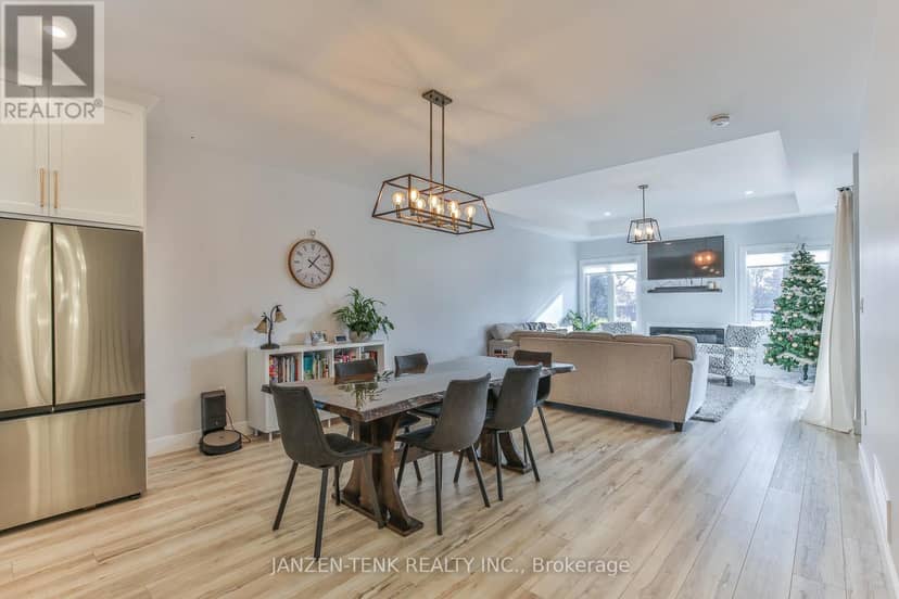 8 Charles Court — photo 19 of 40