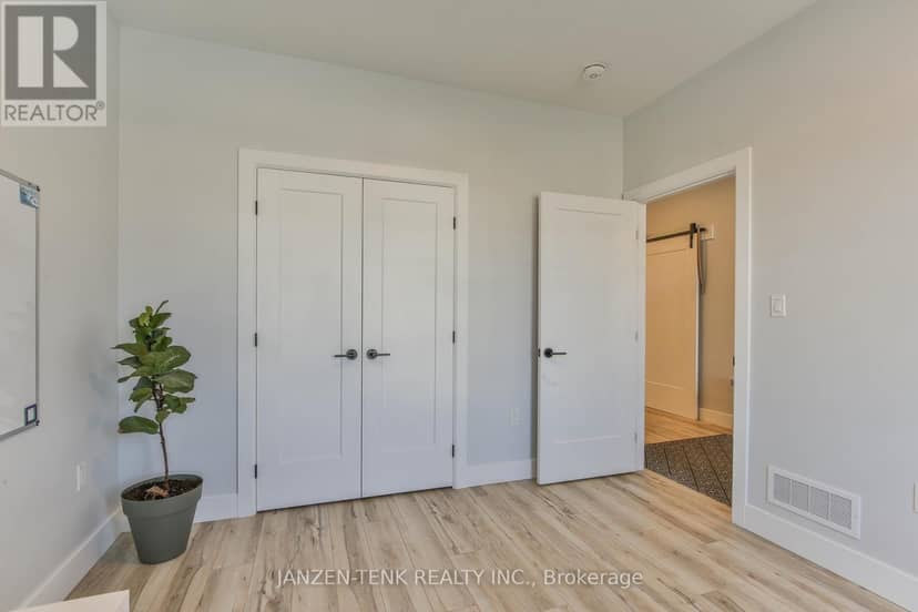 8 Charles Court — photo 31 of 40