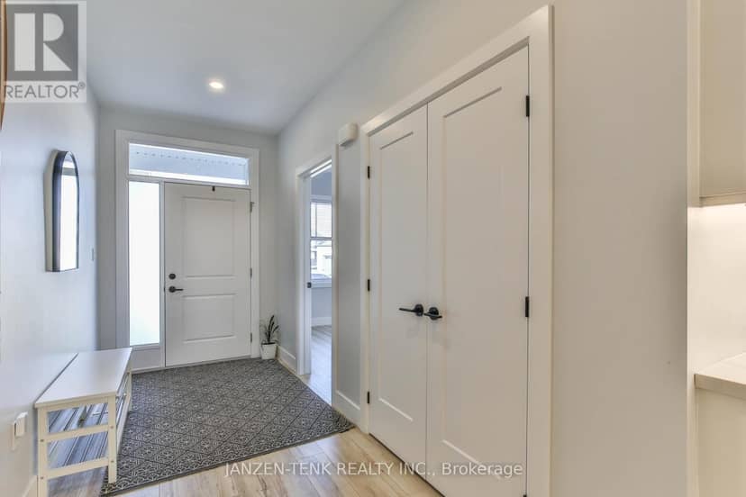 8 Charles Court — photo 7 of 40