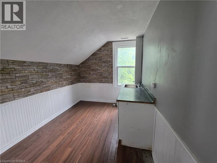 109 SYDENHAM Street — photo 26 of 30