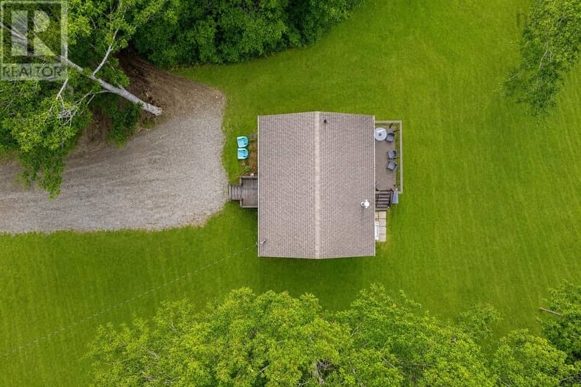 7498 East Bay Highway — photo 13 of 27