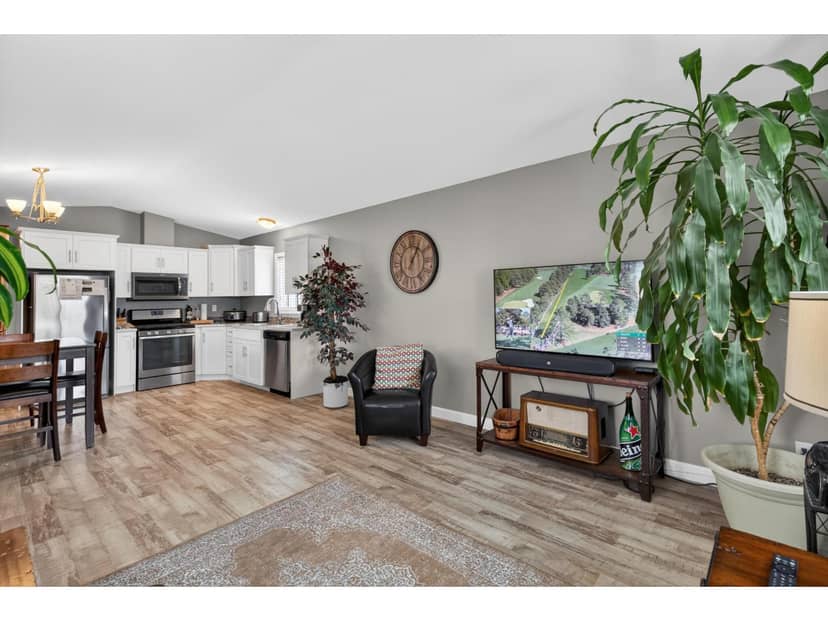 17 24330 FRASER HIGHWAY, Langley