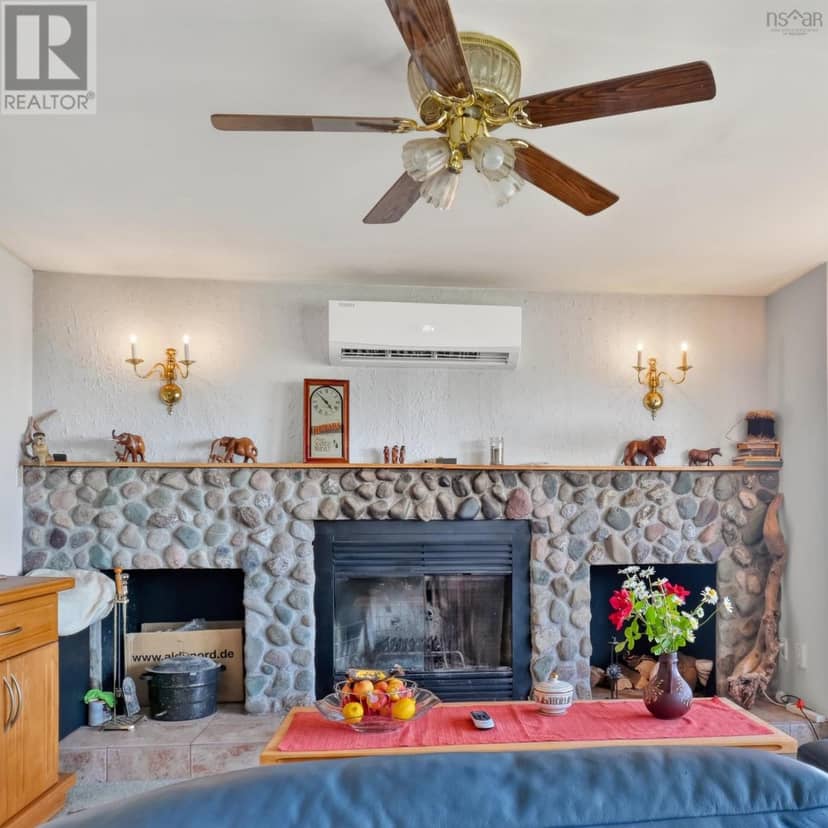 5877 West Bay Road — photo 12 of 40