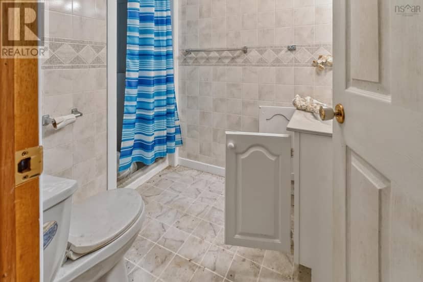 5877 West Bay Road — photo 31 of 40