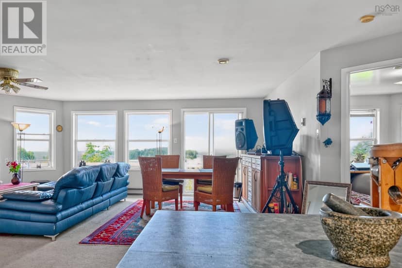 5877 West Bay Road — photo 9 of 40