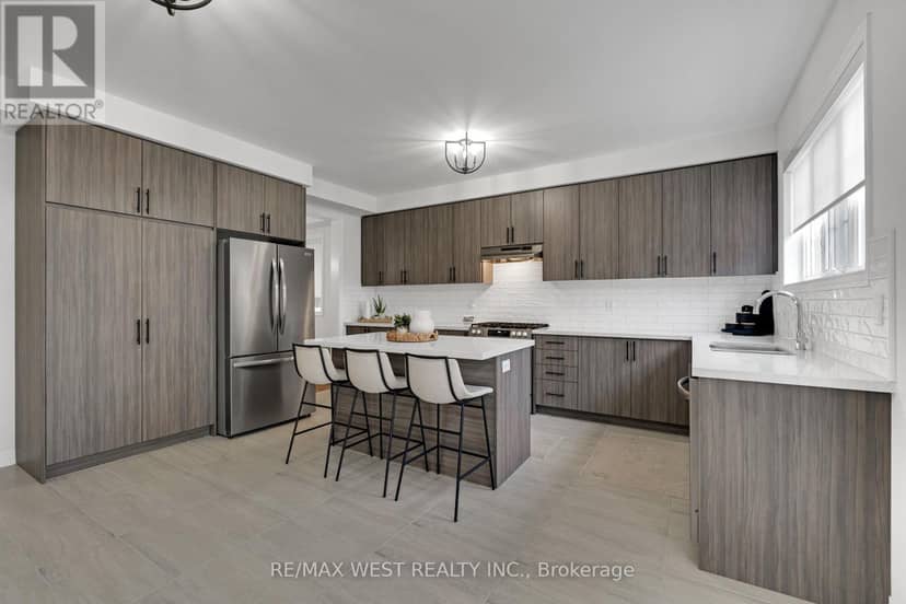 24 Hanton Crescent — photo 10 of 40
