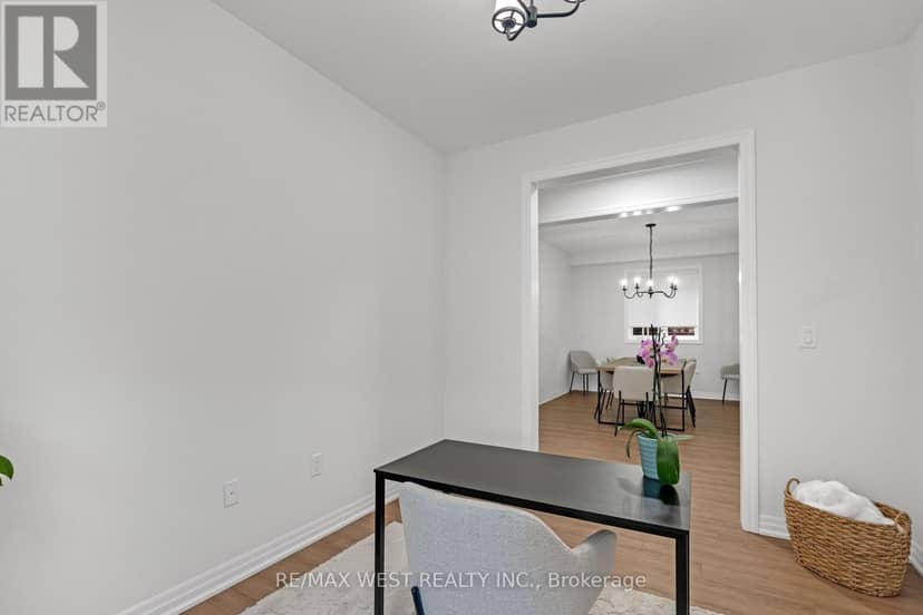 24 Hanton Crescent — photo 16 of 40