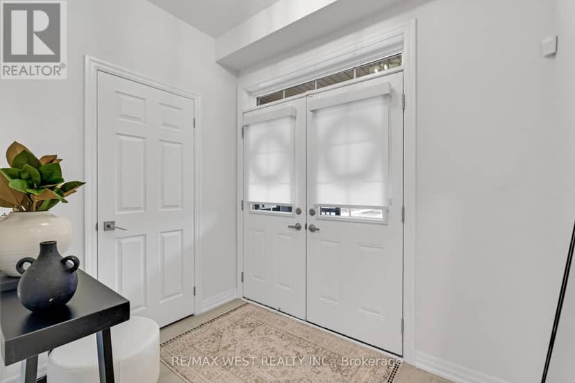 24 Hanton Crescent — photo 4 of 40