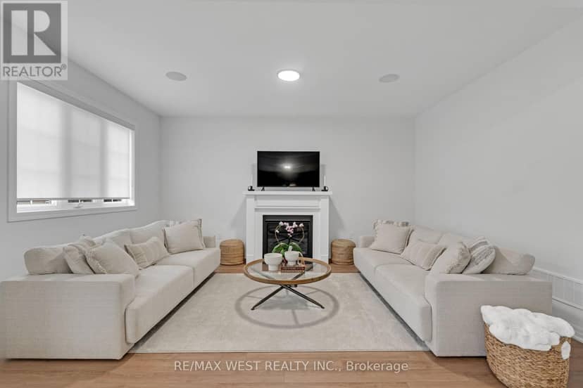 24 Hanton Crescent — photo 8 of 40
