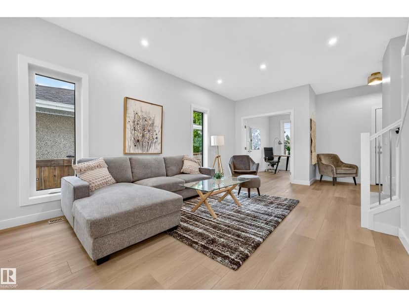 5604 105 AV NW — photo 10 of 40