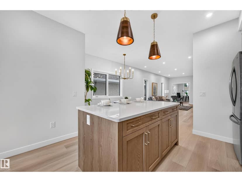 5604 105 AV NW — photo 23 of 40
