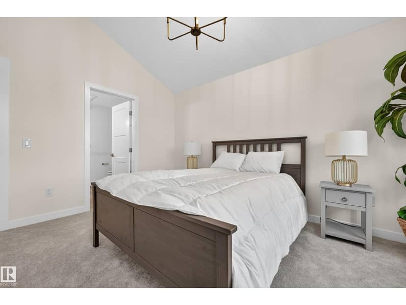 5604 105 AV NW — photo 31 of 40