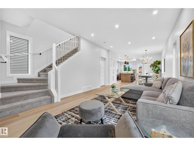 5604 105 AV NW — photo 9 of 40