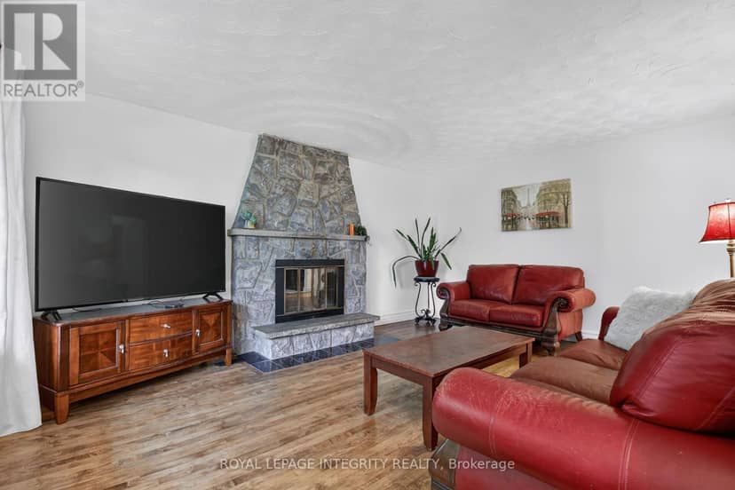 333 Charron Street — photo 5 of 40