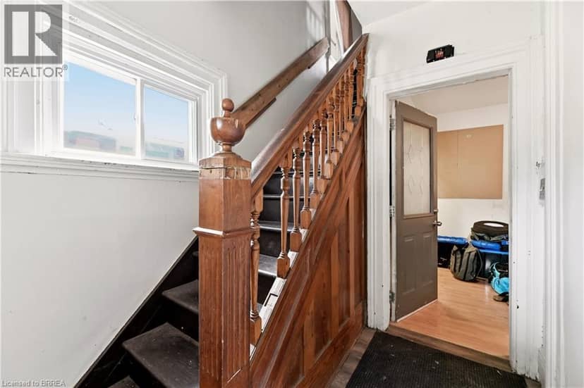 13 USHER Street — photo 2 of 33