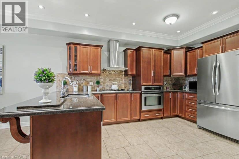 284 NORMANHURST Avenue — photo 11 of 40