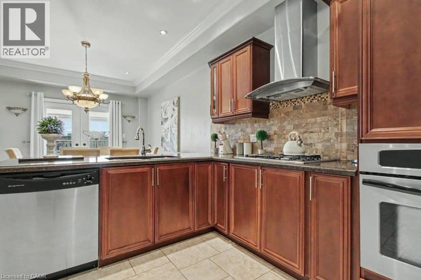 284 NORMANHURST Avenue — photo 14 of 40