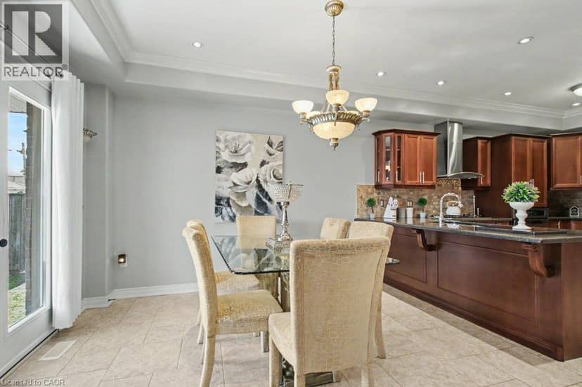 284 NORMANHURST Avenue — photo 15 of 40