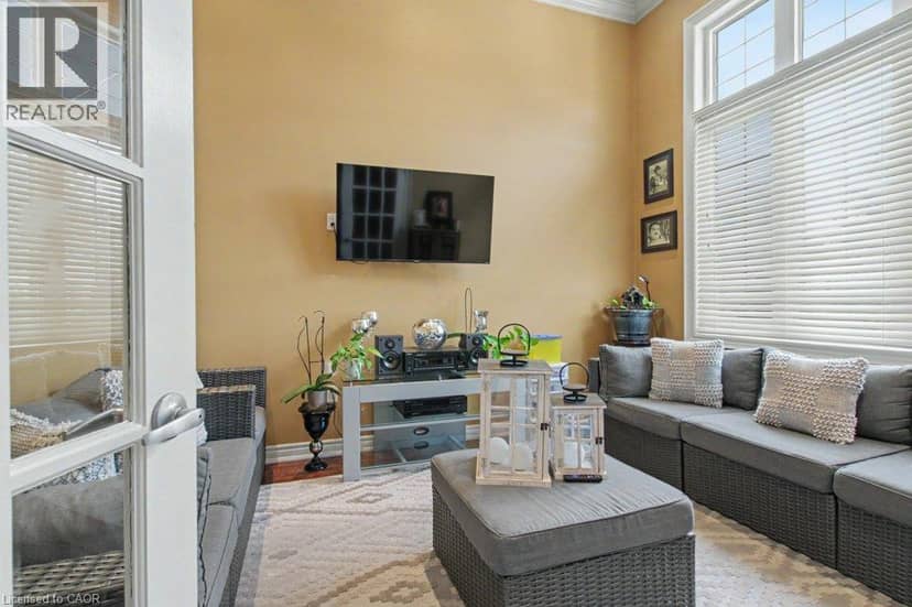 284 NORMANHURST Avenue — photo 8 of 40