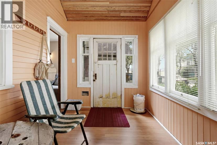 1555 Retallack STREET — photo 3 of 36