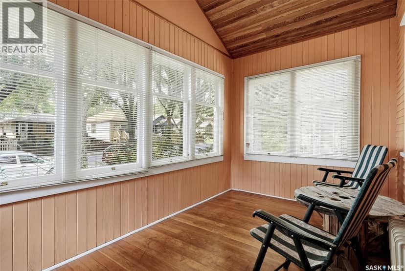 1555 Retallack STREET — photo 4 of 36