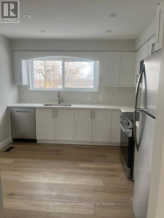 24 King Henrys Boulevard — photo 3 of 17