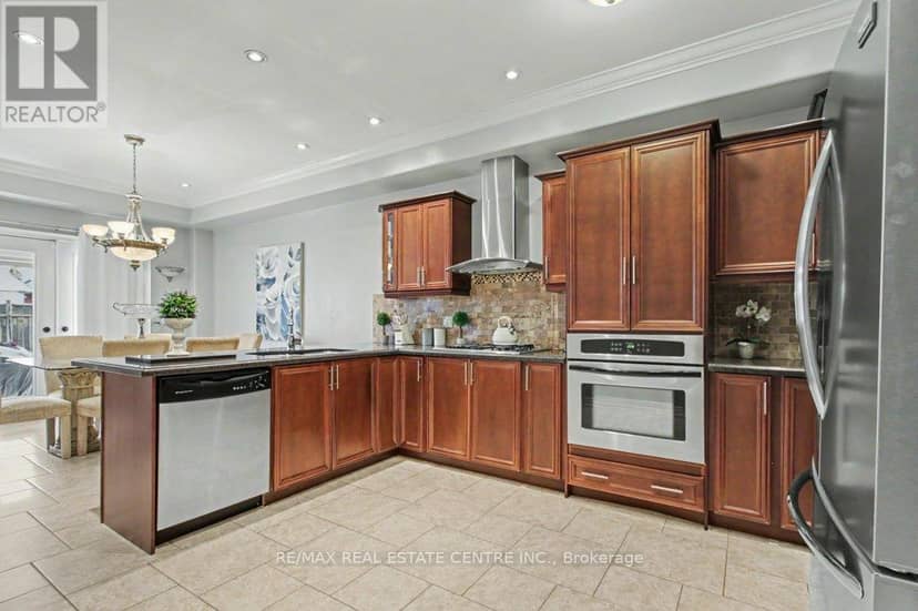 284 Normanhurst Avenue — photo 10 of 40