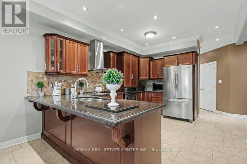 284 Normanhurst Avenue — photo 13 of 40