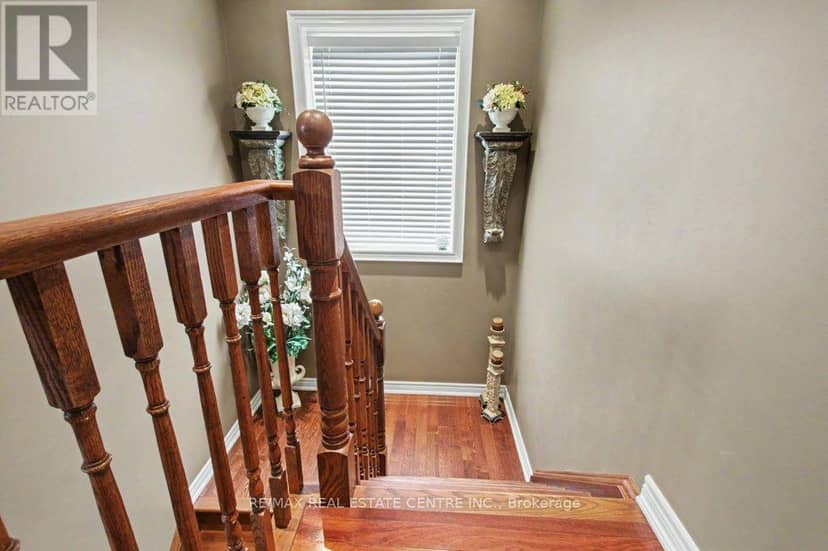 284 Normanhurst Avenue — photo 22 of 40