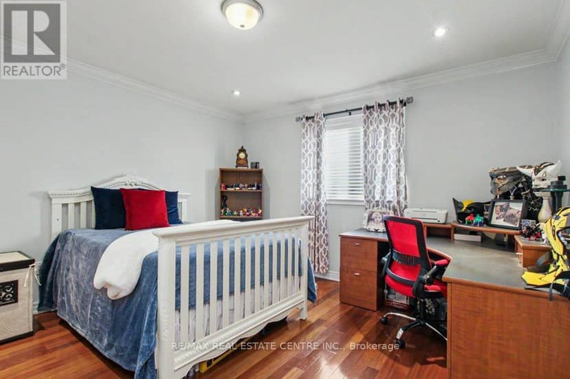 284 Normanhurst Avenue — photo 27 of 40