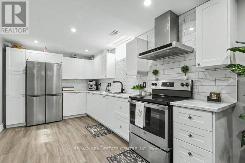 284 Normanhurst Avenue — photo 39 of 40