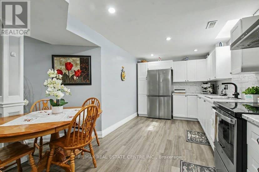 284 Normanhurst Avenue — photo 40 of 40