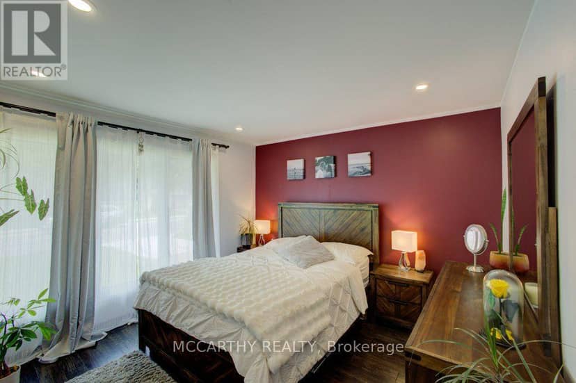 341 Victoria Street East Street E — photo 18 of 40