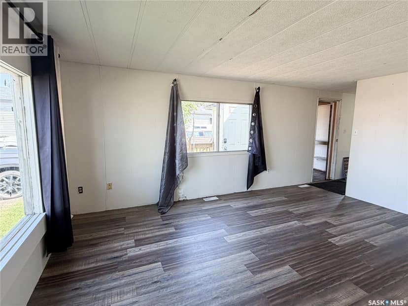 56 Clark CRESCENT — photo 3 of 17