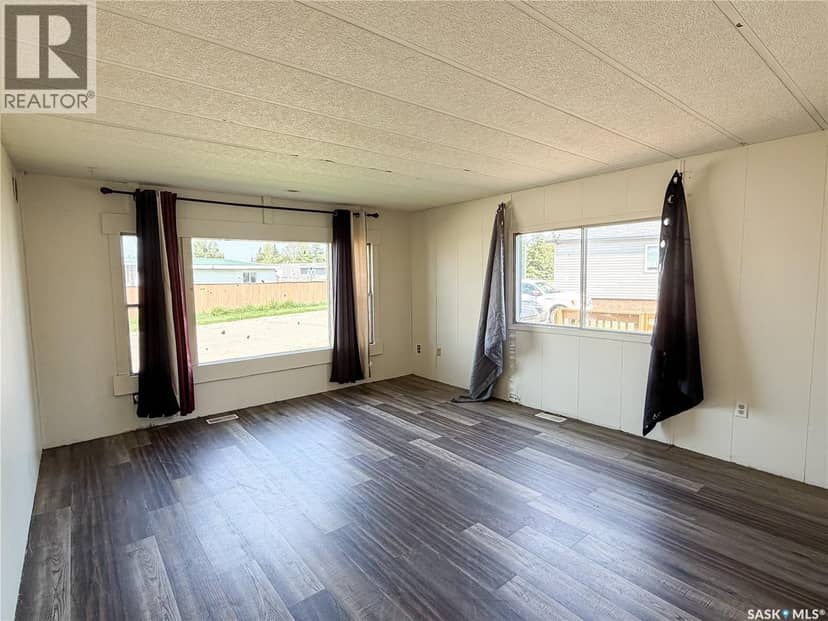 56 Clark CRESCENT — photo 4 of 17