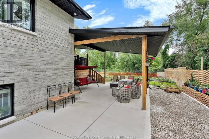 2585 Kenora Street — photo 4 of 40