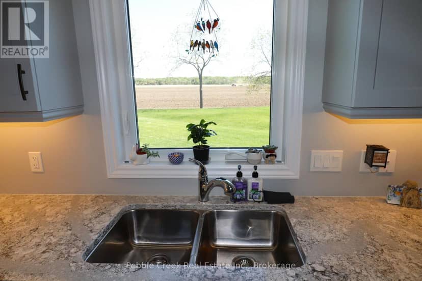 179 Lake Breeze Drive — photo 10 of 40
