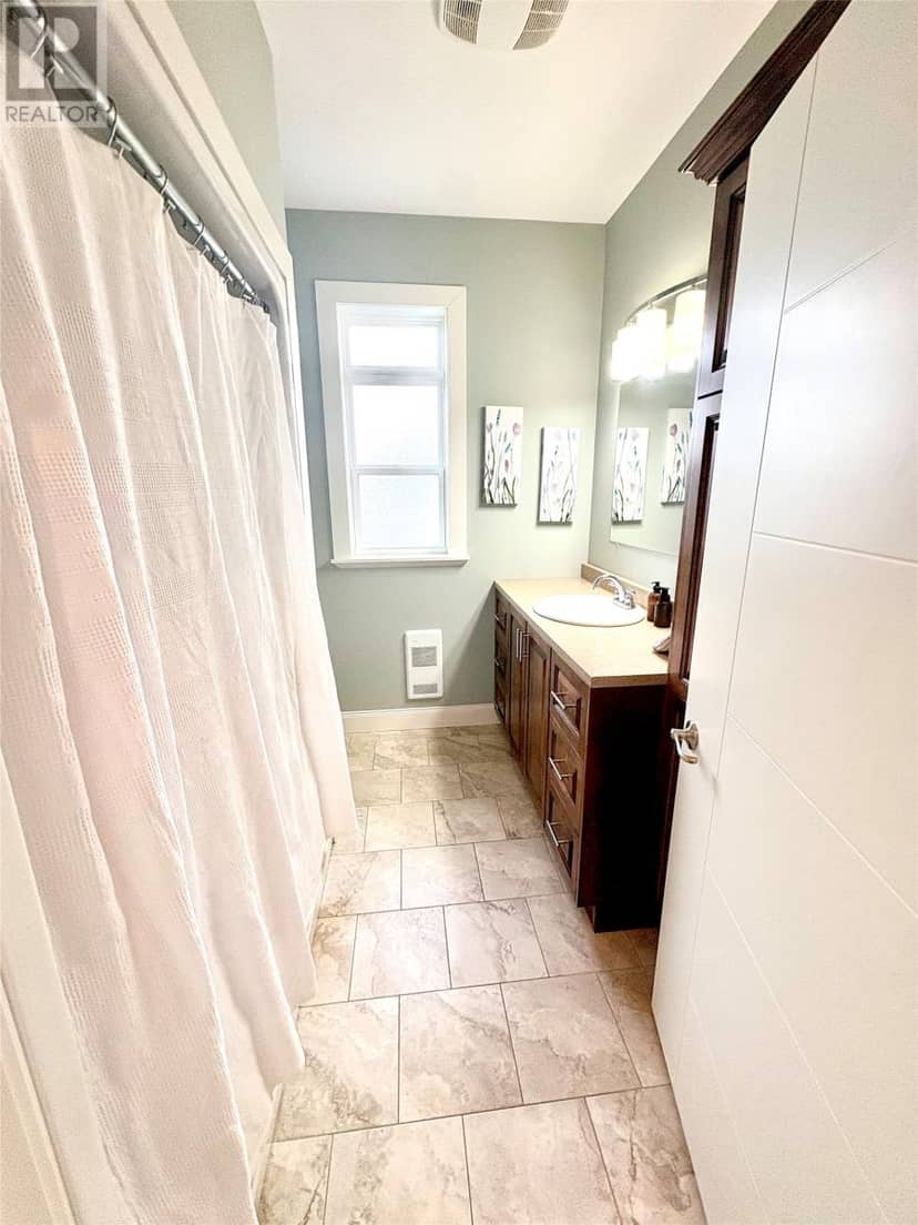 142 Harmsworth Drive — photo 20 of 26