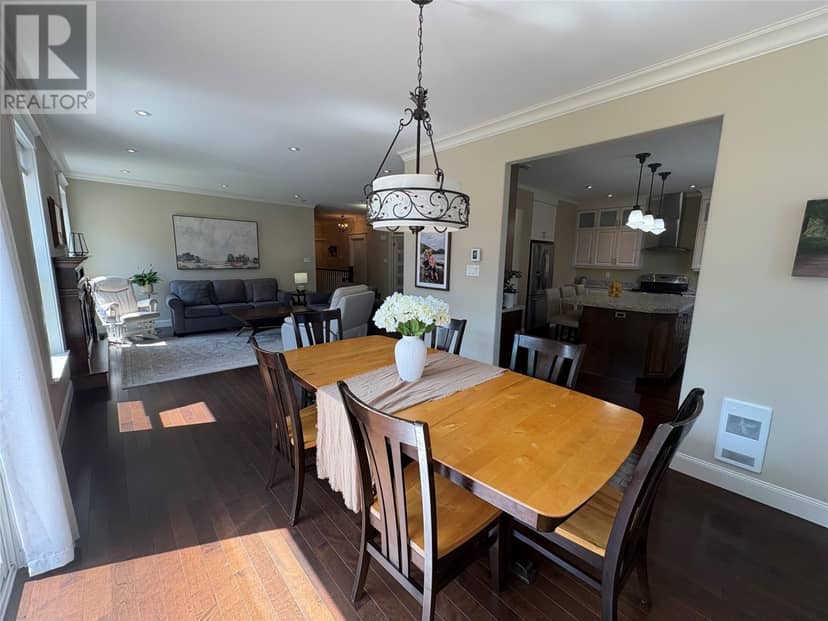 142 Harmsworth Drive — photo 2 of 26