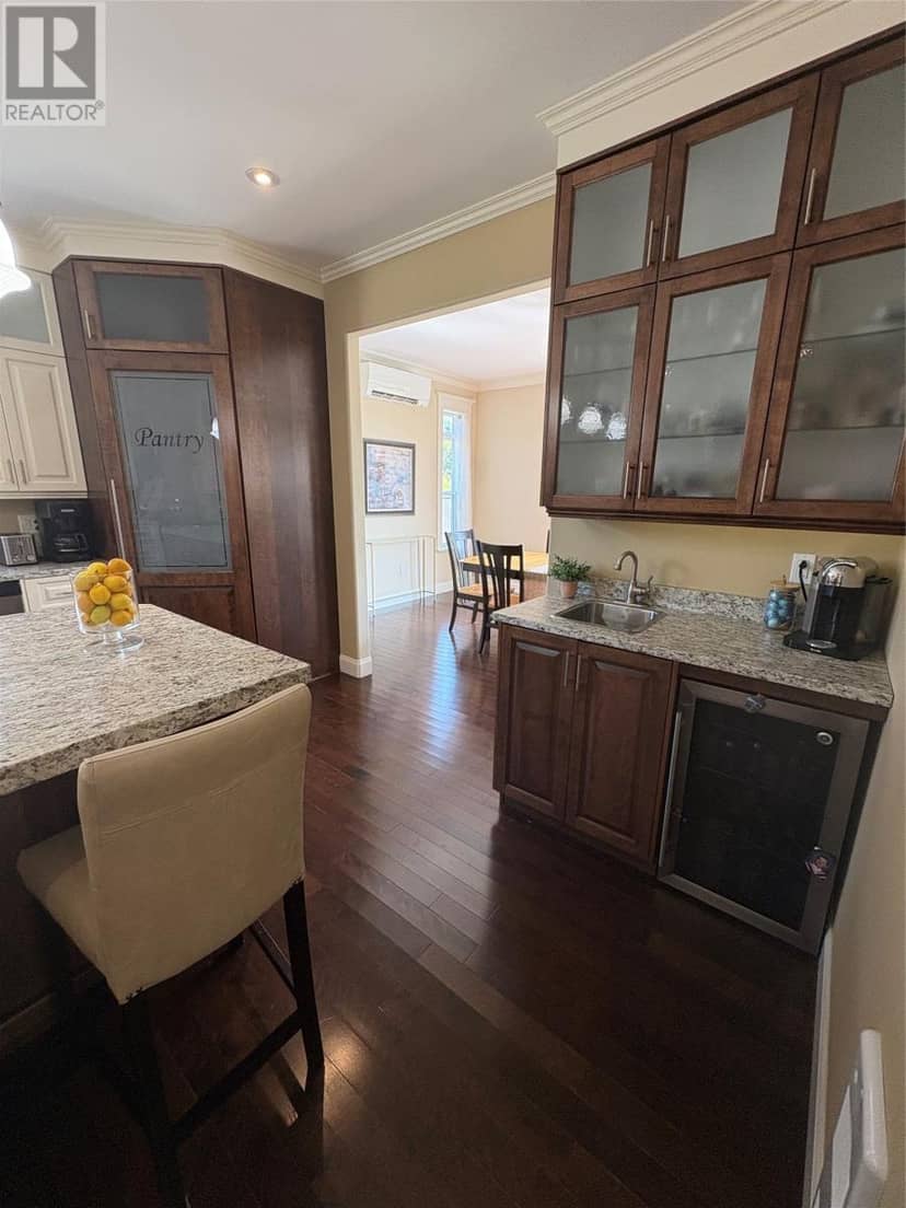 142 Harmsworth Drive — photo 3 of 26